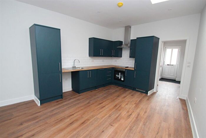 1 Bedroom Flat To Rent In High Street, Rushden, NN10