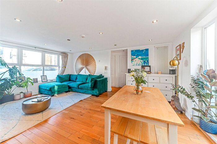 1 Bedroom Flat For Sale In Fallsbrook Road, Furzedown, SW16