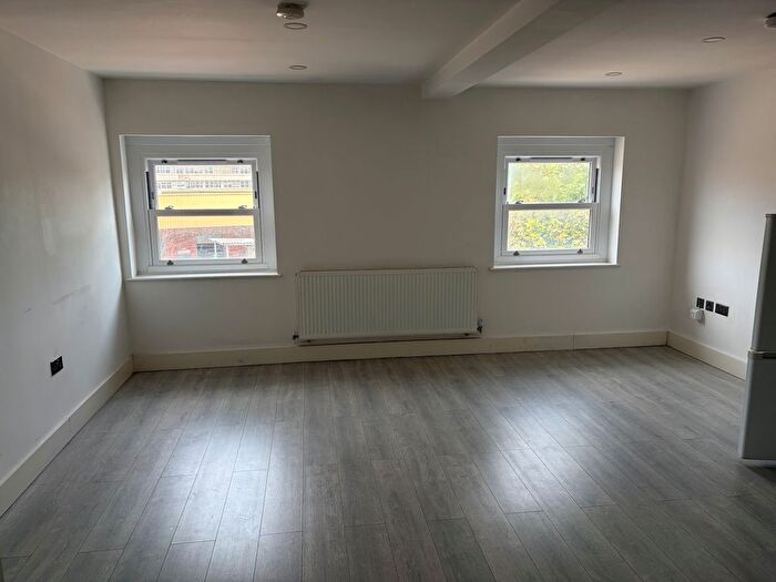 2 Bedroom Flat To Rent In London Road, Southend On Sea, SS1