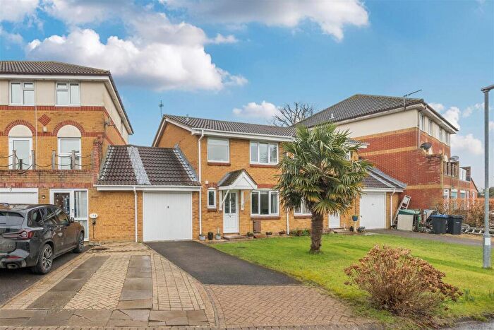 3 Bedroom Semi-Detached House For Sale In Willow Drive, Devizes, SN10