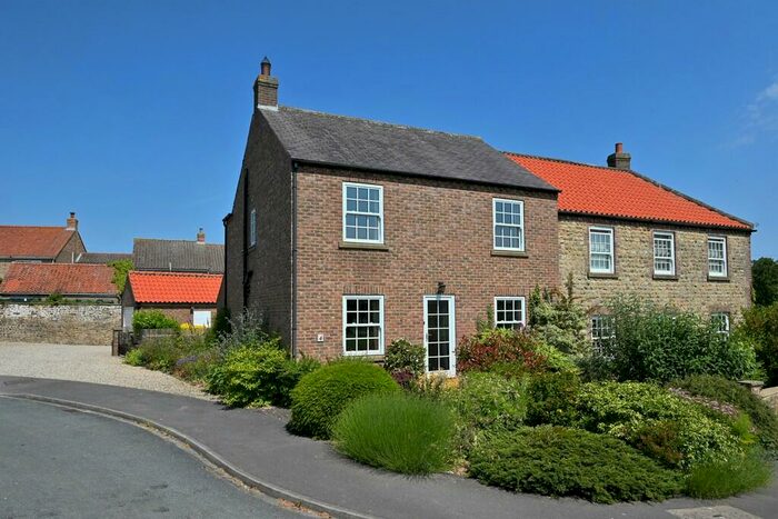 3 Bedroom Semi-Detached House For Sale In Cockpit Close, North Stainley, HG4
