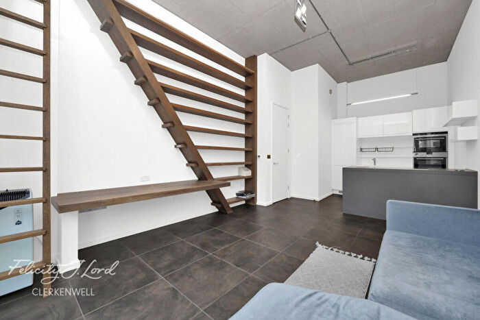 2 Bedroom Apartment For Sale In Pear Tree Street, London, EC1V