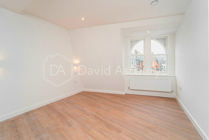 2 Bedroom Apartment To Rent In Finchley Road, Golders Green, London, NW11