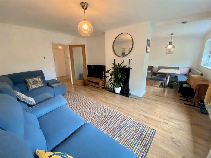 2 Bedroom Flat To Rent In Ashton Court, Moss Lane, Sale, M33