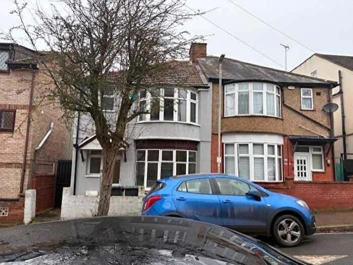 2 Bedroom Flat To Rent In Talbot Road, Luton, LU2