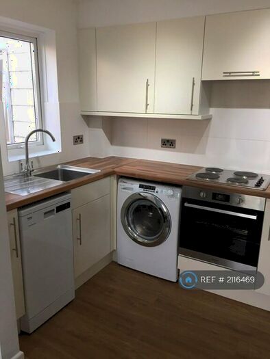 1 Bedroom Flat To Rent In Firgrove Court, Hungerford, RG17