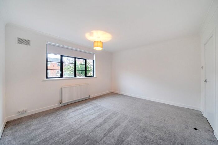 2 Bedroom Flat For Sale In Leigham Court Road, Streatham, London, SW16
