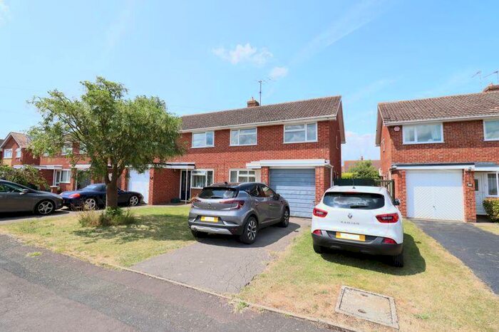 3 Bedroom Semi-Detached House To Rent In Warren Close, Gloucester, GL3