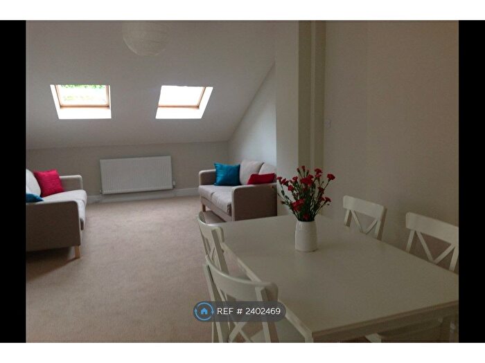 2 Bedroom Flat To Rent In Tooting Broadway, London, SW17