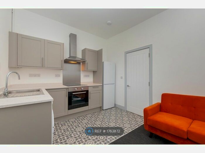 2 Bedroom Flat To Rent In Kings Road, Kings Heath, Birmingham, B14