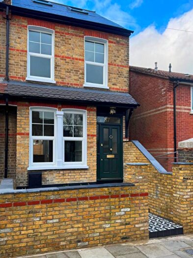 4 Bedroom Semi Detached House For Sale In Brunswick Crescent, London, N11