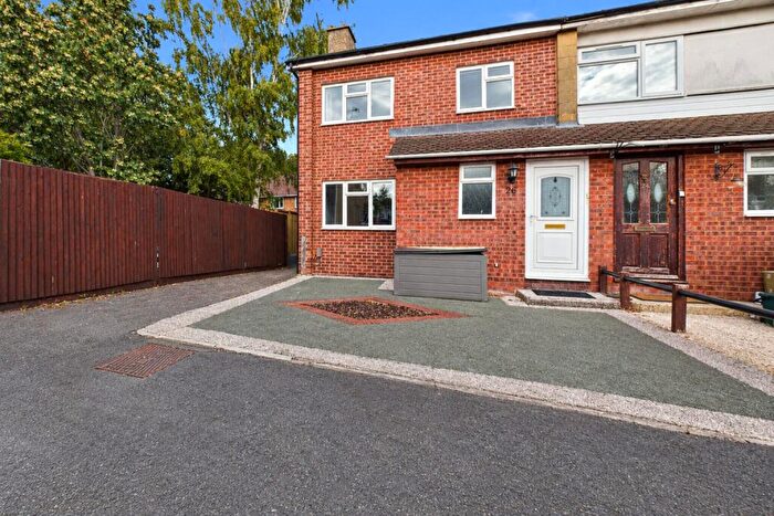4 Bedroom End Of Terrace House For Sale In Meadow Way, Theale, Reading, Berkshire, RG7