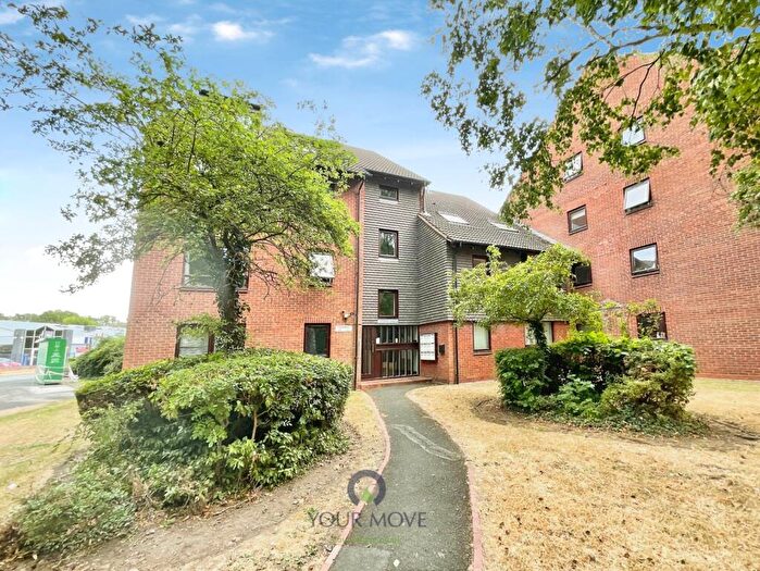 2 Bedroom Flat For Sale In Sanders Road, Bromsgrove, Worcestershire, B61