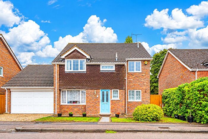 4 Bedroom Detached House For Sale In Wallace Drive, Eaton Bray, Bedfordshire, LU6