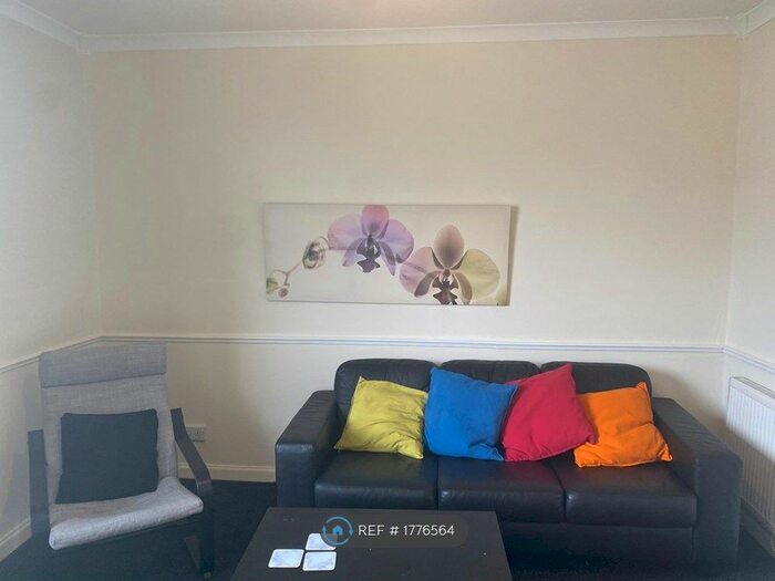 2 Bedroom Flat To Rent In Stenhouse Avenue West, Edinburgh, EH11