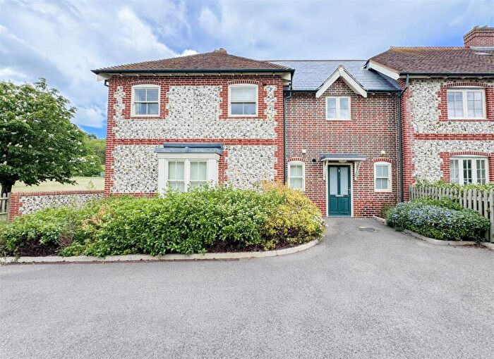 3 Bedroom End Of Terrace House To Rent In Gilberts Drive, East Dean, BN20