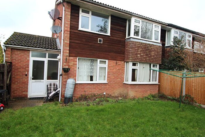 2 Bedroom Flat To Rent In Chatsworth Avenue, Cambridge, Cambridgeshire, CB4