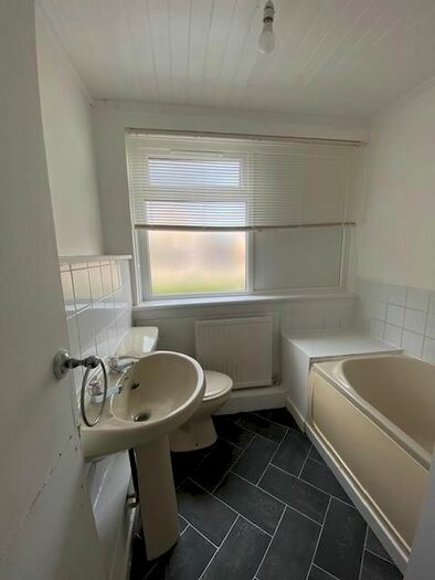1 Bedroom Flat To Rent In Greenlaw Avenue, Wishaw, ML2