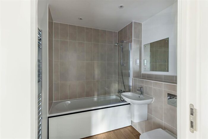 2 Bedroom Flat To Rent In Beacon Place, Bletchley, Milton Keynes, MK2