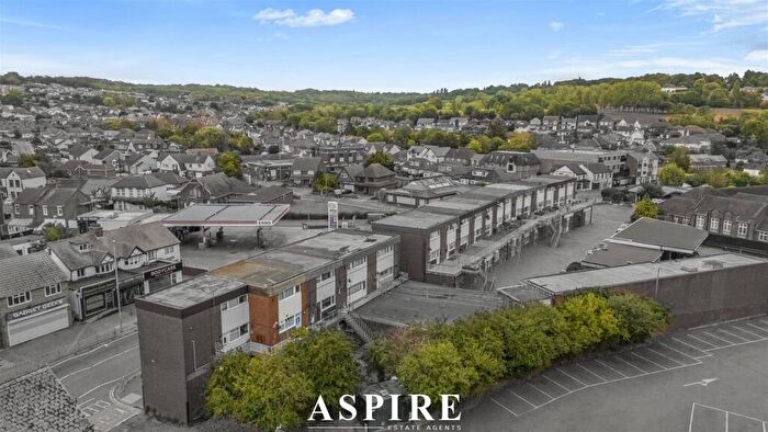 2 Bedroom Maisonette For Sale In High Road, South Benfleet, Benfleet, SS7