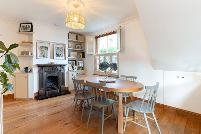 3 Bedroom Flat To Rent In Southfield Road, London, W4