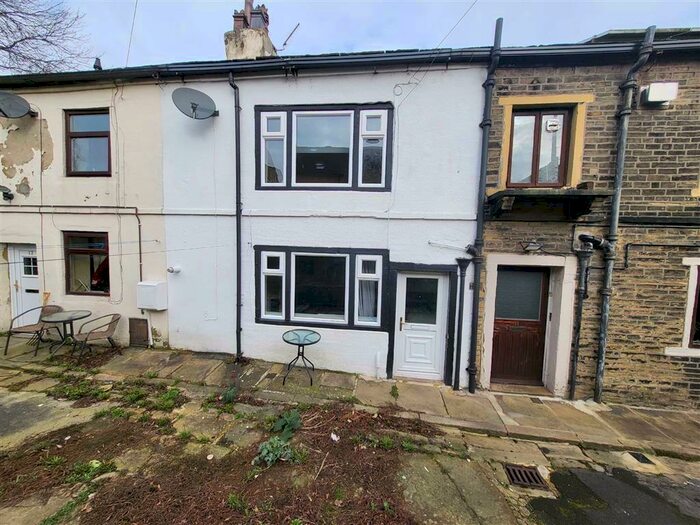 2 Bedroom Cottage To Rent In Upper Bell Hall, Savile Park, Halifax, HX1