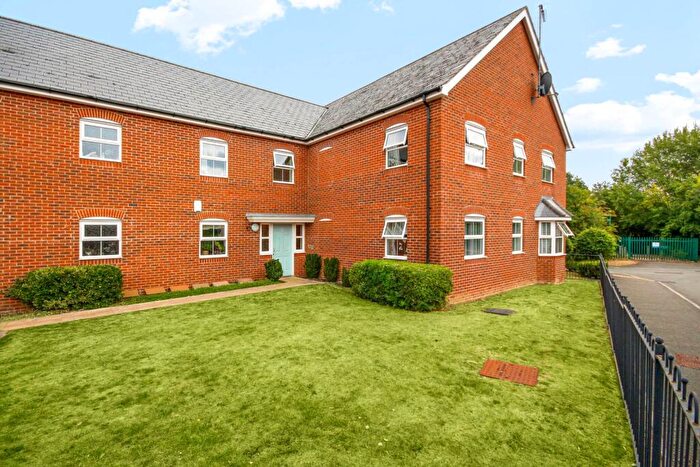2 Bedroom Flat For Sale In Woodcock Chase, Bracknell, RG12
