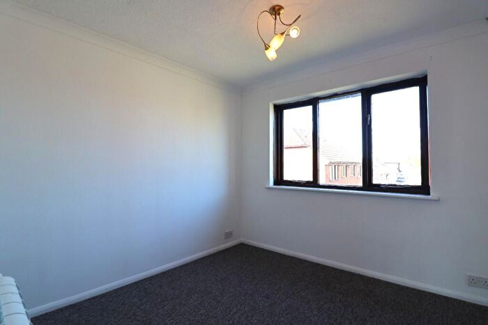 1 Bedroom Flat To Rent In West Street, Burgess Hill, West Sussex, RH15
