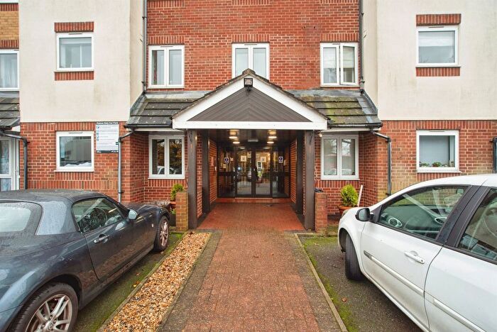 1 Bedroom Flat For Sale In Lower High Street, Watford, WD17