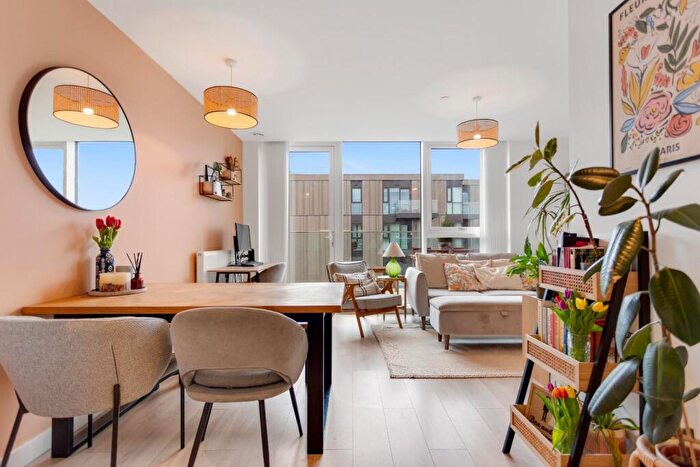 1 Bedroom Flat For Sale In Coster Avenue, London, N4