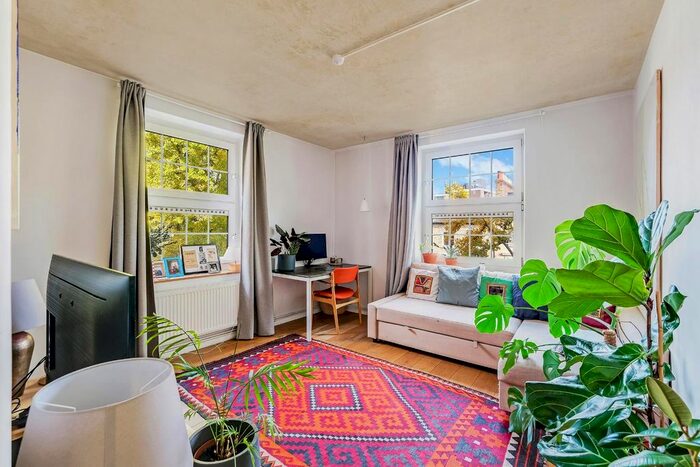 2 Bedroom Flat To Rent In Lordship Road, London, N16