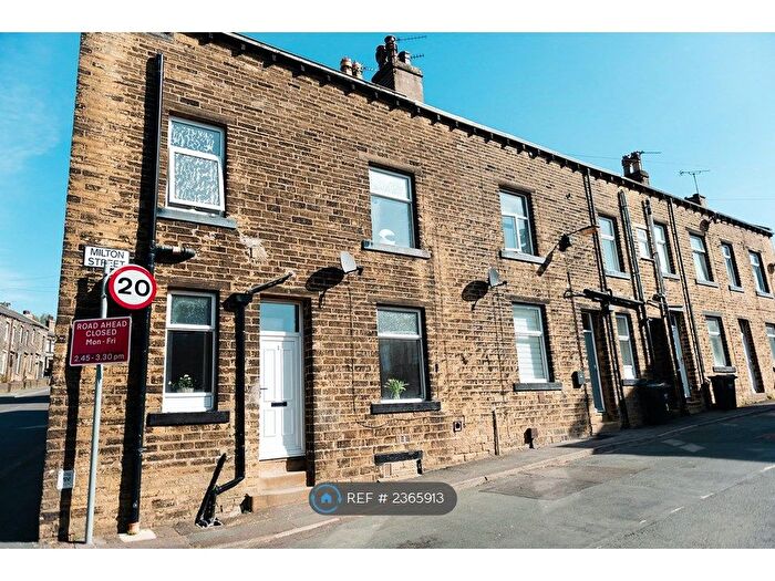 2 Bedroom End Of Terrace House To Rent In Milton Street, Sowerby Bridge, HX6