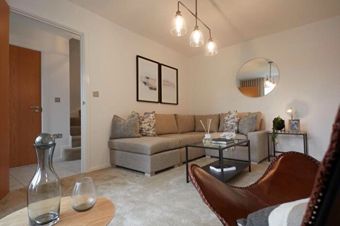 3 Bedroom House To Rent In Redstart Place, Nottinghamshire, S81