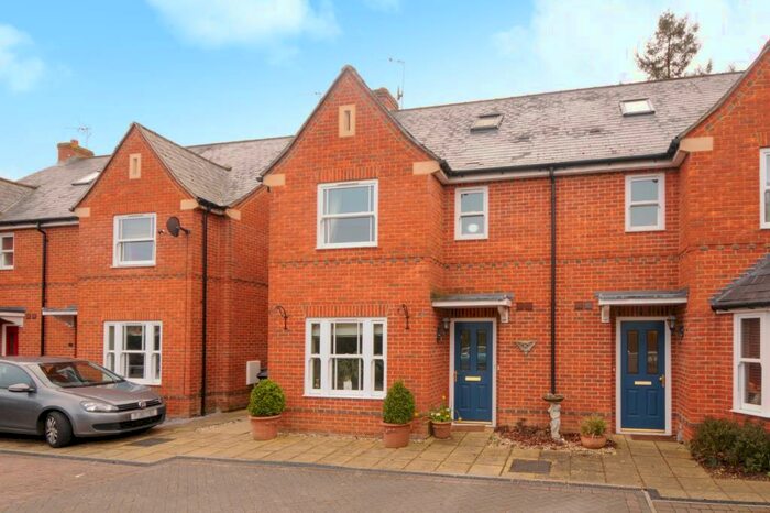 4 Bedroom Semi-Detached House To Rent In Newbury, Berkshire, RG14