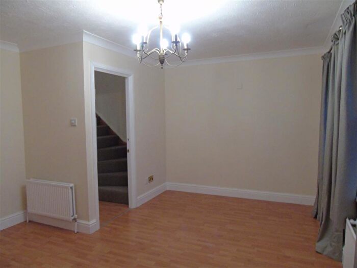 4 Bedroom Terraced House To Rent In Pipit Walk, Watermead, Aylesbury, HP19