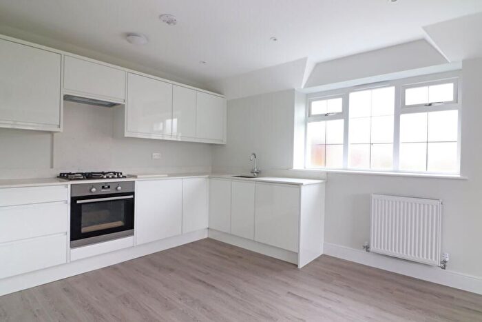 3 Bedroom Flat To Rent In Green Moor Link, London, N21