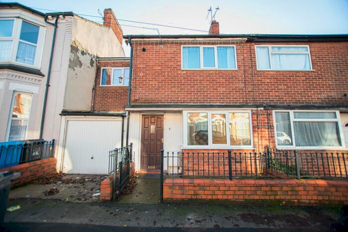 3 Bedroom Semi-Detached House To Rent In Queens Gate Street, Hull, HU3