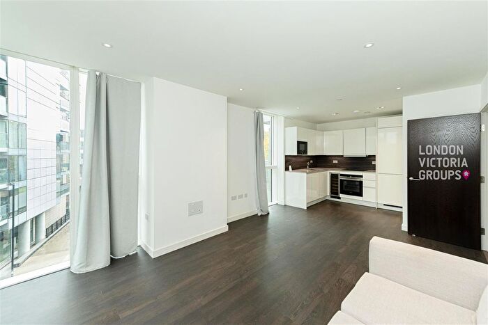 1 Bedroom Flat To Rent In Skyline Apartments, Devan Grove, London, N4