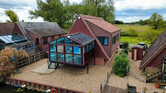 3 Bedroom Flat For Sale In Lakeside, Isleham Marina, Fen Bank, Isleham, Ely, Cambridgeshire, CB7