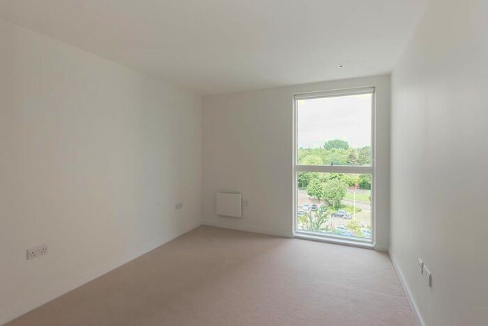 3 Bedroom Flat To Rent In Pump House Crescent, Brentford, TW8