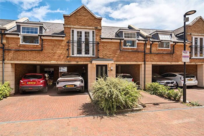 2 Bedroom Flat For Sale In Jefferson Place, Bromley, BR2