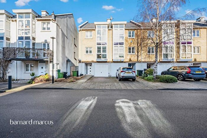 4 Bedroom Town House For Sale In Revere Way, Epsom, KT19