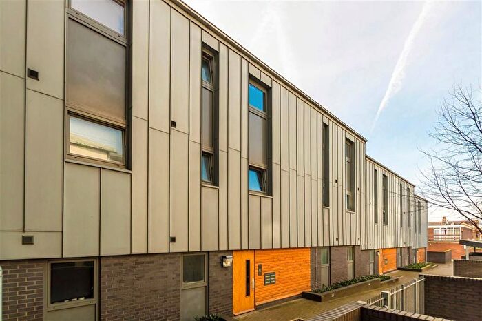 1 Bedroom Flat For Sale In Wharncliffe Mews, Clapham, SW4