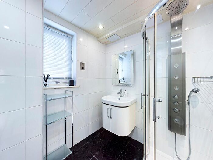 1 Bedroom Flat To Rent In Dundee Terrace, Fountainbridge, Edinburgh, EH11