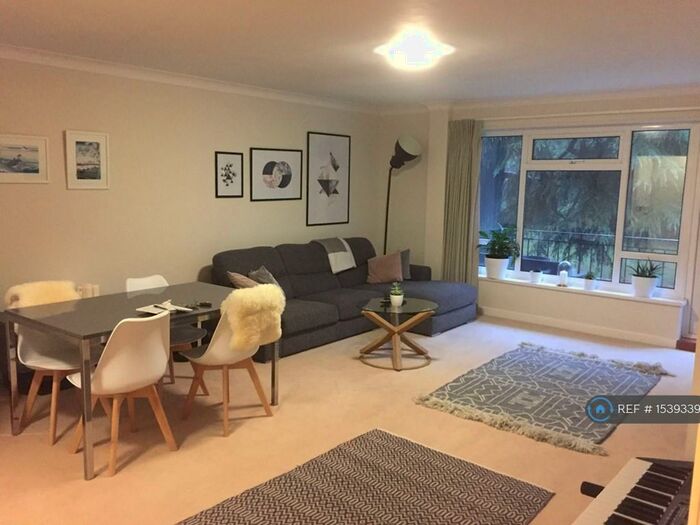 2 Bedroom Flat To Rent In Lovelace Road, Surbiton, KT6