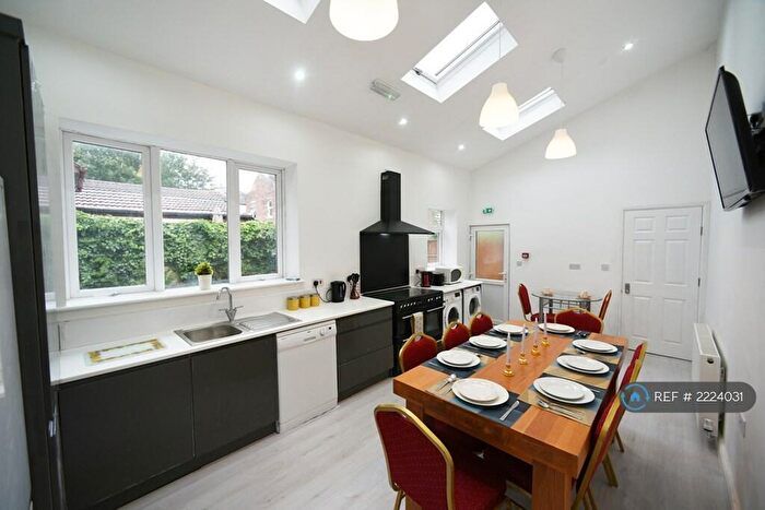 7 Bedroom Semi-Detached House To Rent In Victoria Rd, Liverpool, L13