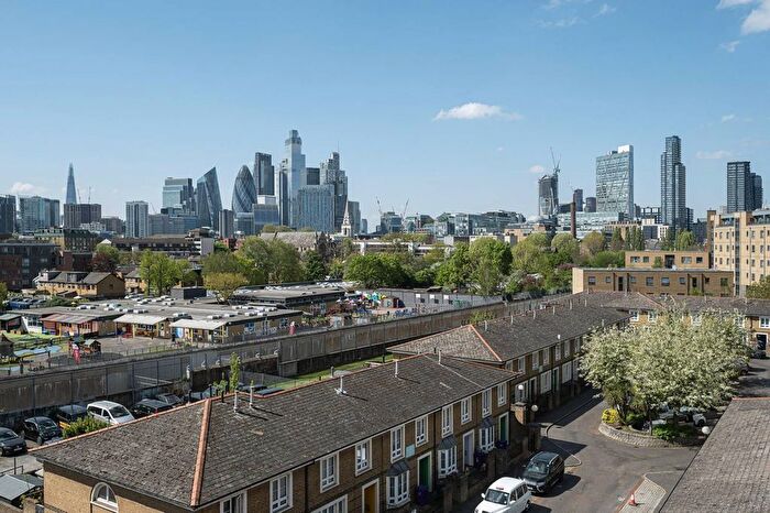 2 Bedroom Flat To Rent In Hemming Street, Tower Hamlets, London, E1