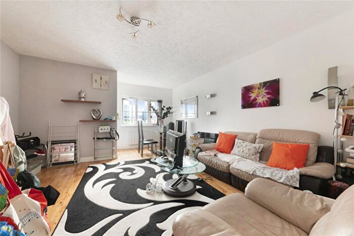 2 Bedroom Apartment To Rent In Wheat Sheaf Close, London, E14