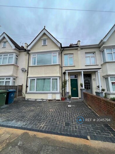 4 Bedroom Flat To Rent In Warrington Road, Harrow, HA1