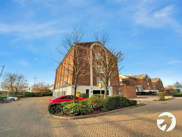 1 Bedroom Flat To Rent In Royal Sovereign House, Quayside, Chatham, Kent, ME4
